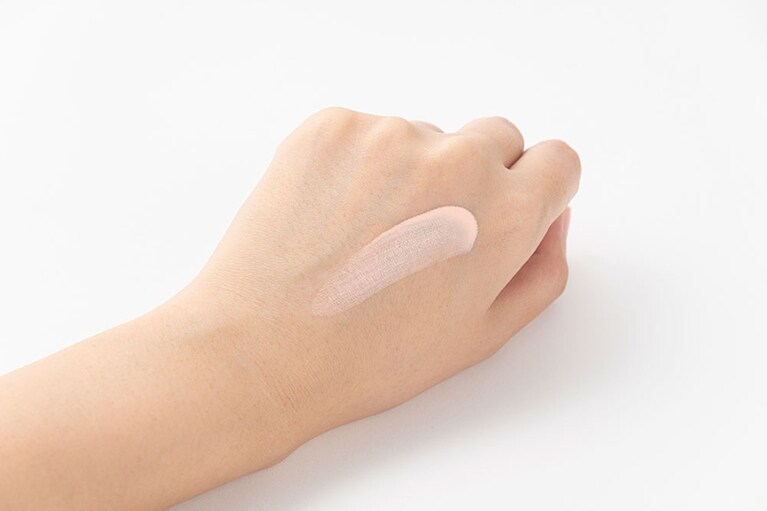 ほんのりピンクの色付きで、塗ると白くなるのではなく、顔色が明るくなる。