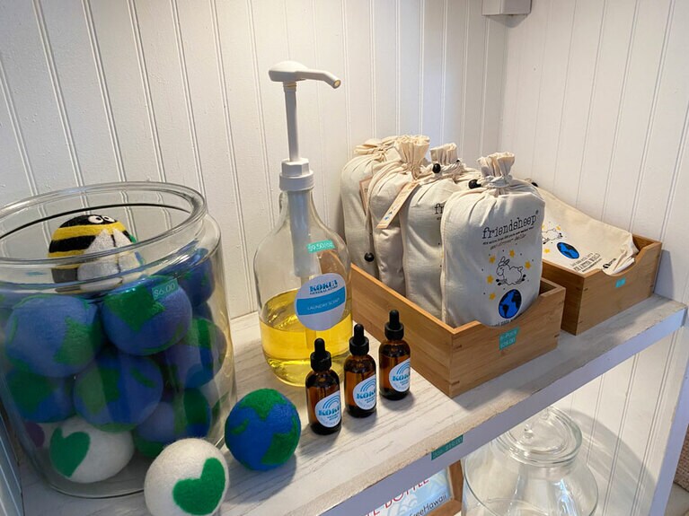 ランドリーコーナーにあるドライヤーボールなどは、持ち帰りやすく人気商品。