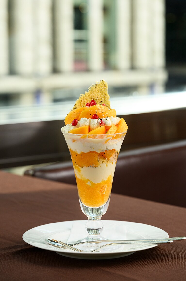 西部池袋店限定の柿とクリームチーズのパフェ 2,310円。