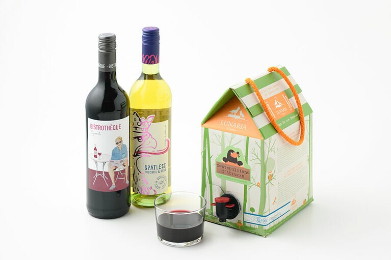 自然派ワイン各種。左から:ビストロテーク シラー1,550円(750ml)、シュペトレーゼ ヴァイス2,150円(750ml)、ルナーリア モンテプルチャーノ ダブルッツォ4,300円(3000ml。