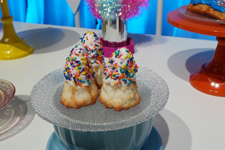 マッターホーン・ボブスレーの山をそのままイメージしたホワイトチョコケーキ。