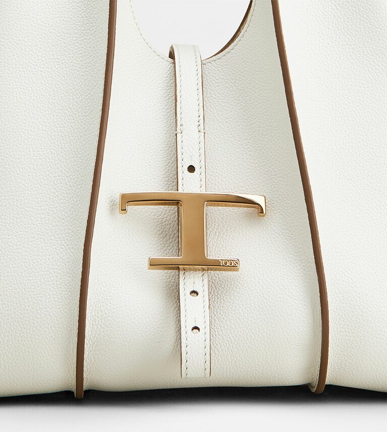 W23×H19.5×D12cm 185,900円。