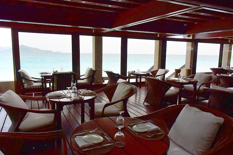 スールー海を眺めてリラックスできるビーチクラブ。