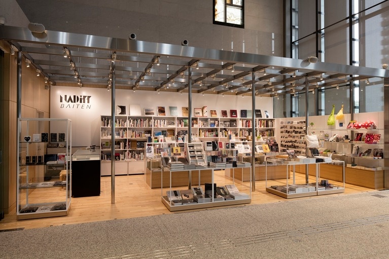 ミュージアムショップ「NADiff BAITEN」。