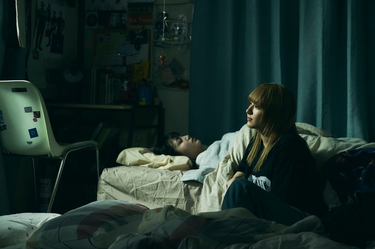 Ⓒ石黒正数・徳間書店／映画『ネムルバカ』製作委員会。秘訣は「挨拶」と「質問攻め」と「めげない心」。平祐奈の“スーパーコミュ力”3か条とは