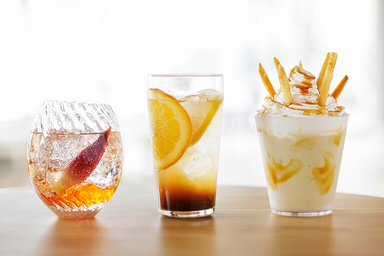 みょうがネード650円、柑橘クラフトコーラ650円、OMOフラッペ900円。