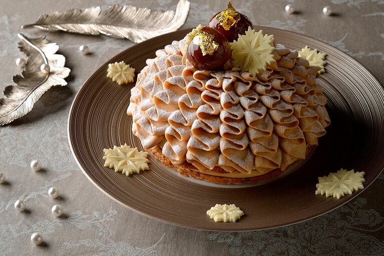 ホテル椿山荘東京「クリスマスモンブラン」(直径：約15cm、高さ：約10cm／11,880円)。