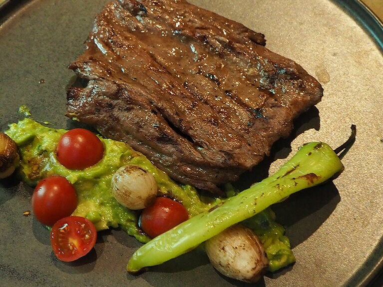 コヨアカン「ロス ダンサンテス」の網焼きのアラチェラ。320メキシコペソ。