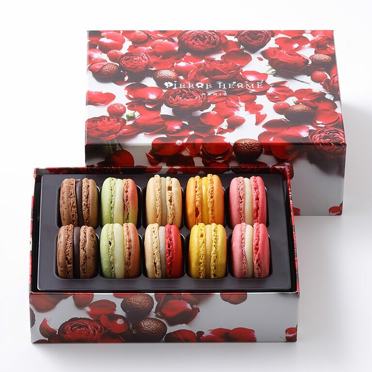 マカロン 10個詰合わせ 3,996円(ショコラ アメール、ジャルダン ド プランタン、イスパハン 各2、アンフィニマン ジャスマン、ヴァニーユ エ フレーズ、マンダリン、アンフィニマン シトロン 各1)。