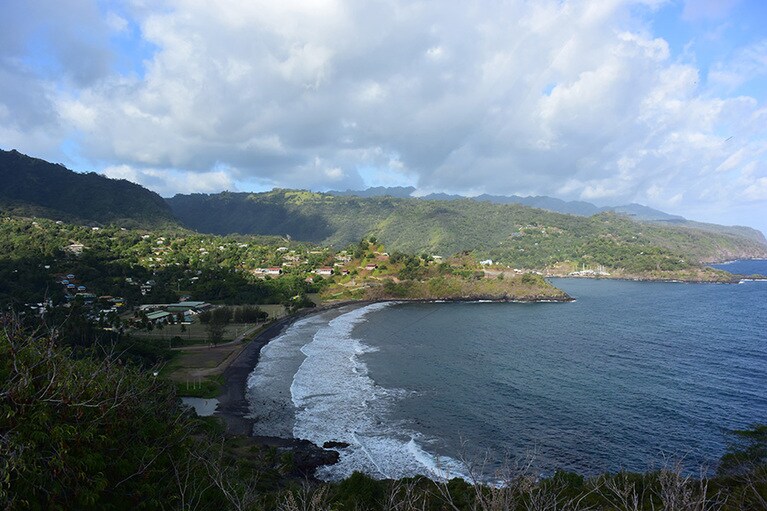 見晴らしのいい丘から見下ろしたアツオナの町。