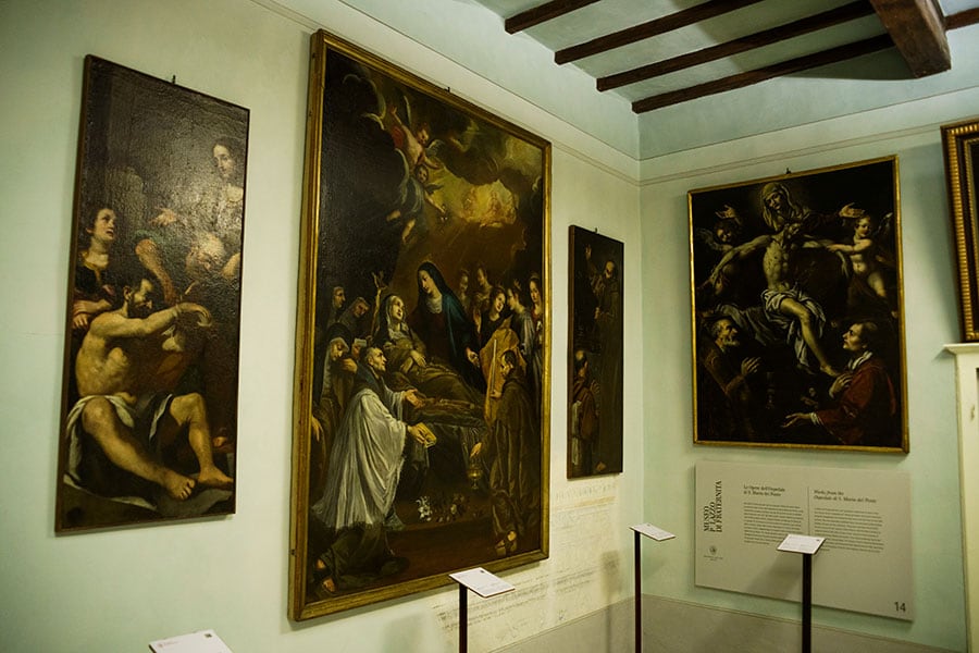 17世紀のアレッツォで活躍した画家、ベルナルディーノ・サンティーニの代表作が揃っている。