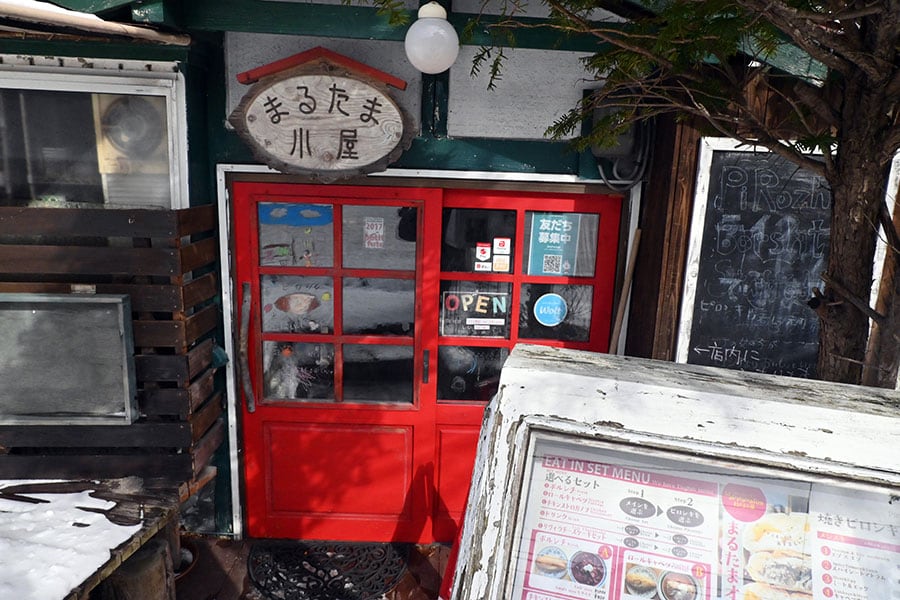 たまたま見かけた焼きピロシキとボルシチの店「まるたま小屋」。テイクアウトOK。