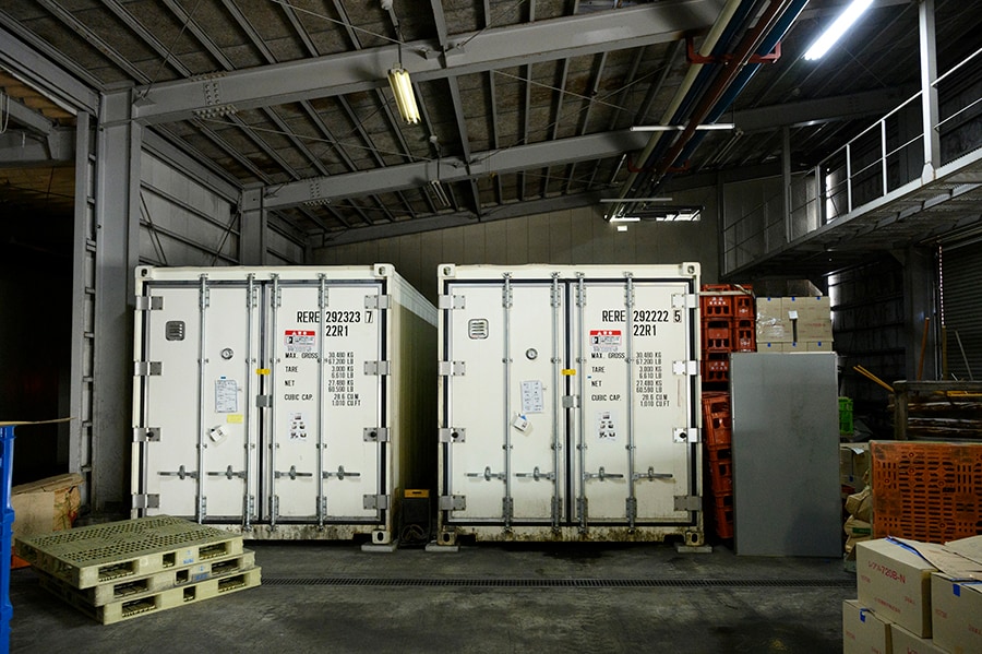 マイナス5度で貯蔵できるコンテナ冷蔵庫や冷蔵室も設備投資したもの。
