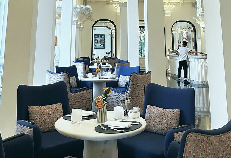 7時～23時までオープンしているクラブラウンジは席数も多く、ゆったり。