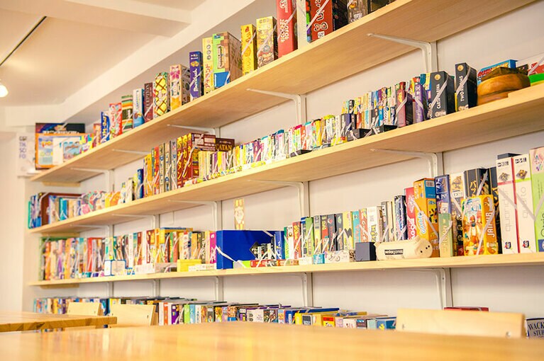 店内には様々なボードゲームがずらり！