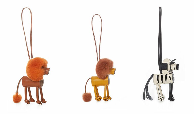 左・中：チャームライオン 各60,000円。 右：チャームゼブラ　62,000円。