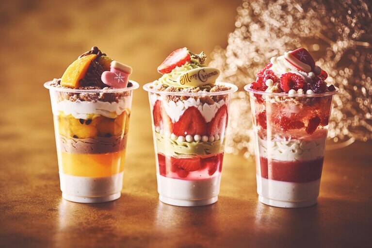 「クリスマス・パフェ TO GO」各12オンス(約350ml)。デュオ・パフェ TO GO(2種類)3,300円、トリオ・パフェ TO GO(全3種類)4,500円(ともに税別／要予約)。
