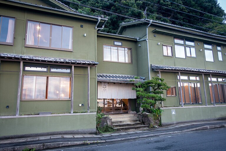 いけす料亭「恵美」をリノベーションした「月と海」。