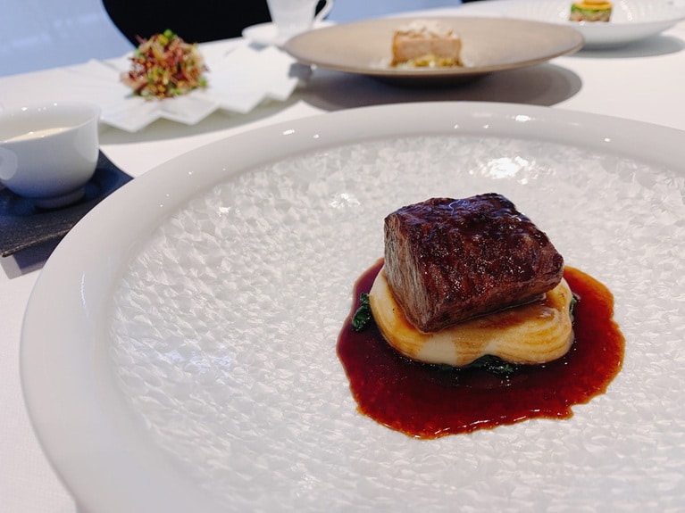 四季折々、まったく異なる北海道食材の魅力を、贅沢なコース料理として表現。