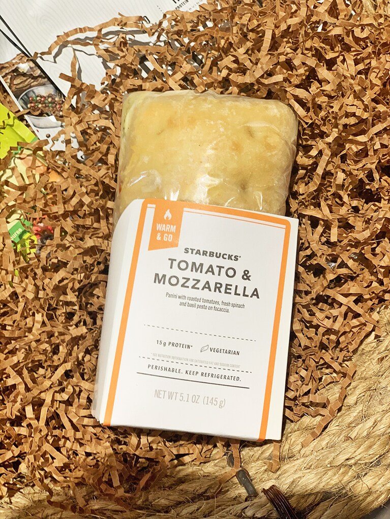 「トマト&モッツアレラ」 6.75ドル(350キロカロリー)。