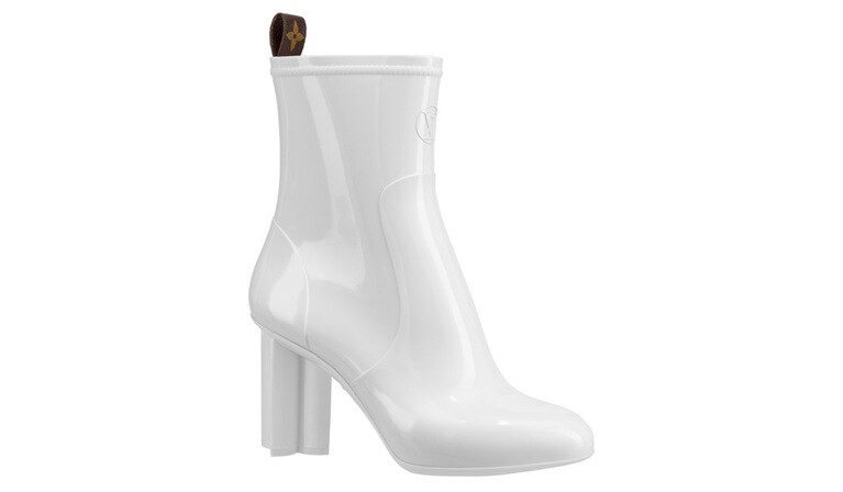 SILHOUETTE ANKLE BOOT 103,000円。ヒール：8㎝　素材：ラバー。