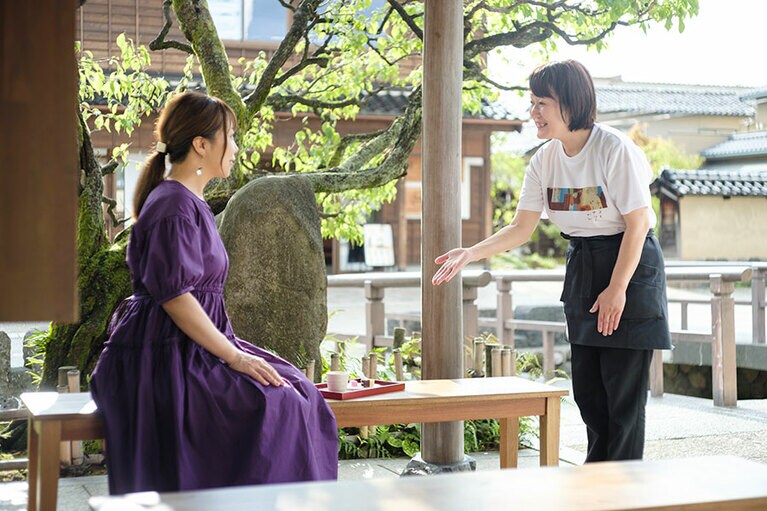 ツアーの途中で、和菓子店「茶菓工房たろう鬼川店」でしばし休憩。