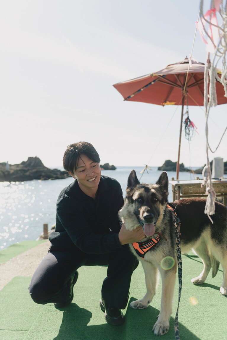 佐渡・宿根木に残る原風景に魅せられて。俳優・工藤阿須加さんと江戸時代にタイムスリップ【通いたくなる島、佐渡】