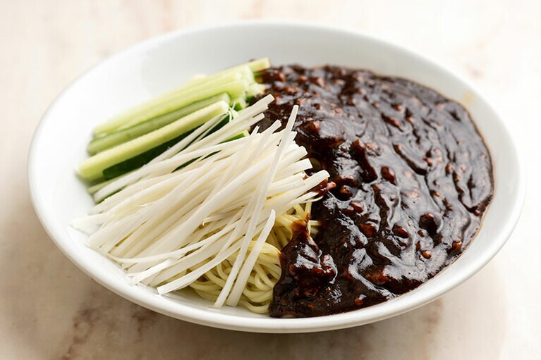 「冷やしジャージャー麺」1,200円。夏季限定（9月末か10月ぐらいまで）。