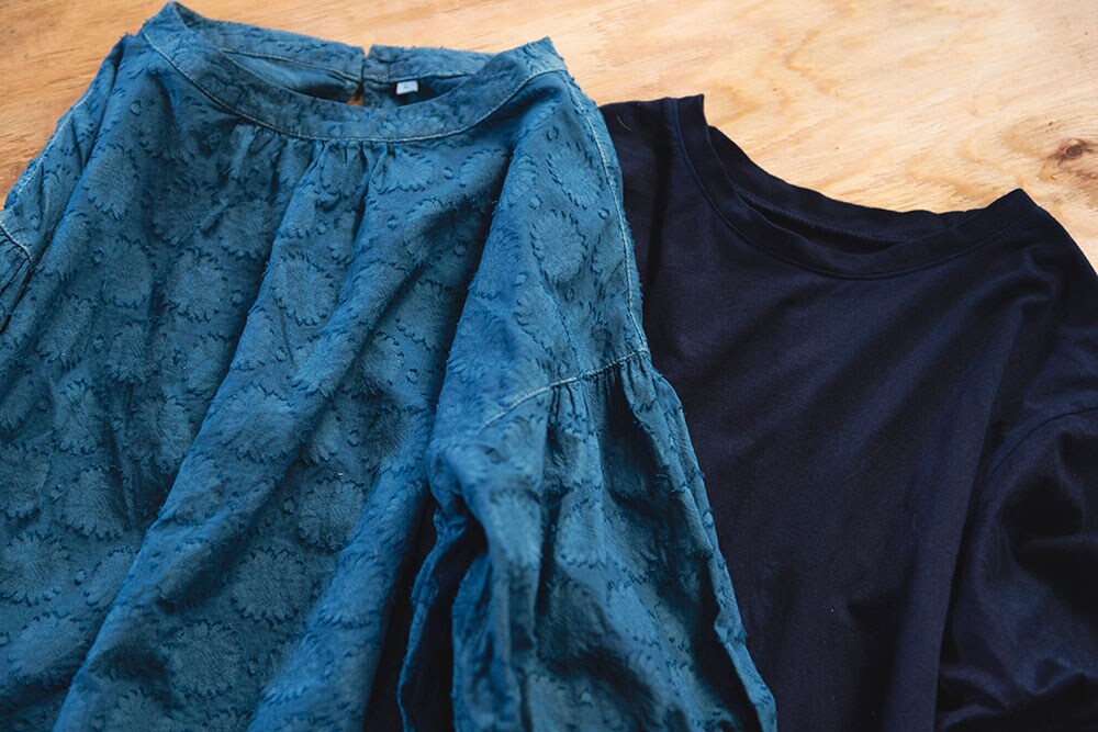 お気に入りの服を手作業で藍染めしてくれるプランもある。料金は衣服の重量別。利用方法は「紺屋(koya)」のサイトhttps://aiya-terroir.com/参照。