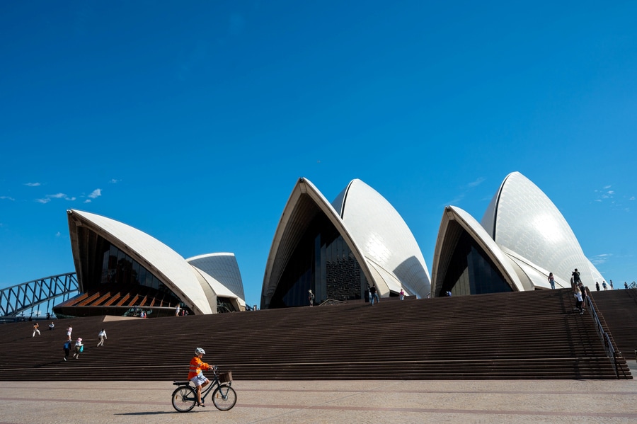 オーストラリアの象徴であり、芸術文化の発信地として年間約1,000万人が訪れるシドニーオペラハウス。