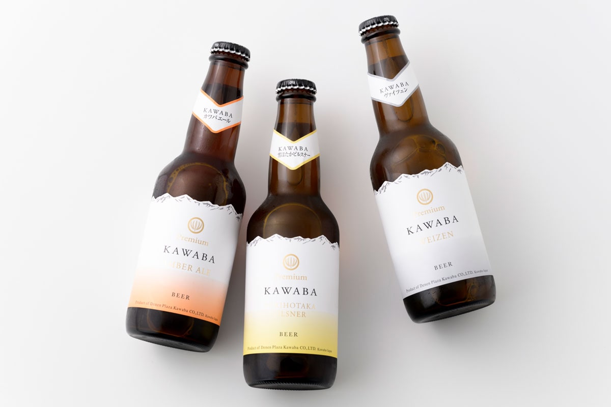 KAWABA BEER（各330ml）。左から：AMBER ALE 430円、YUKIHOTAKA PILSNER 450円、WEIZEN 430円。