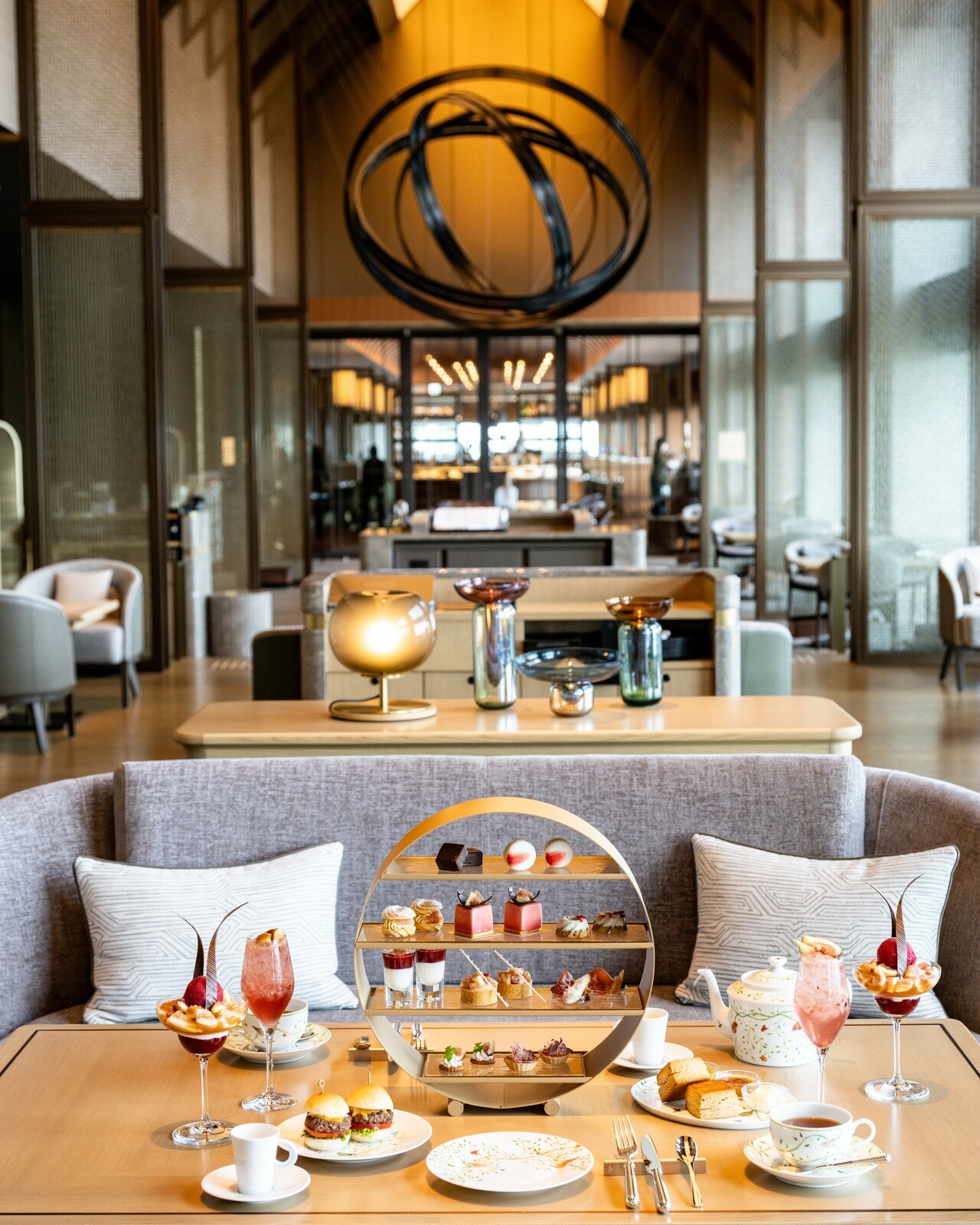 地上29階の爽快な眺望も素敵な「THE LOBBY LOUNGE」のアフタヌーンティー。季節のフルーツが魅惑の美味しさ。