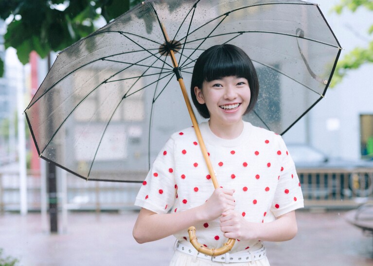 雨の公園をスキップ。