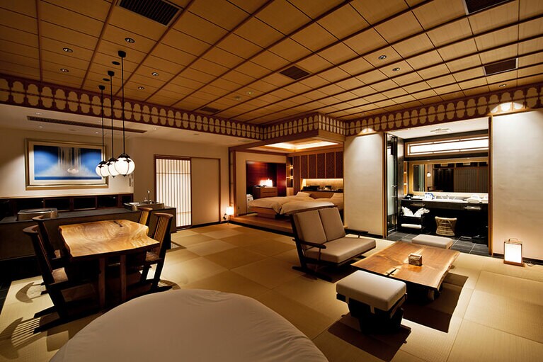 こだわりぬいた家具が配された「貴賓室 山」。