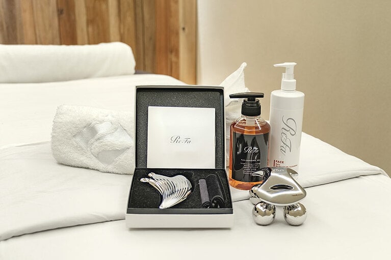 「ReFa炭酸VITALトリートメント」に使うアイテム一式。