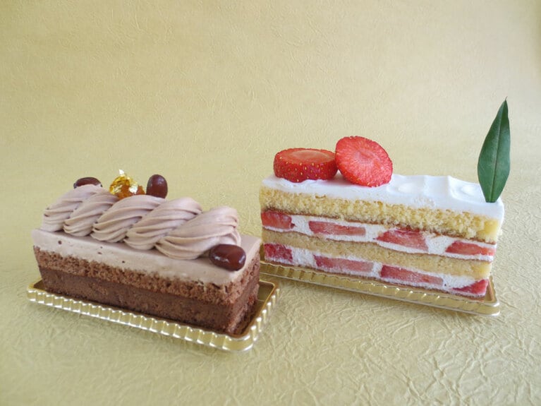 左「ル・ショコラ」510円。右「ル・ショートケーキ」540円。