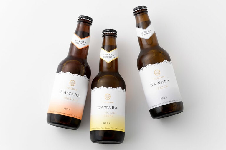 KAWABA BEER（各330ml）。左から：AMBER ALE 430円、YUKIHOTAKA PILSNER 450円、WEIZEN 430円。