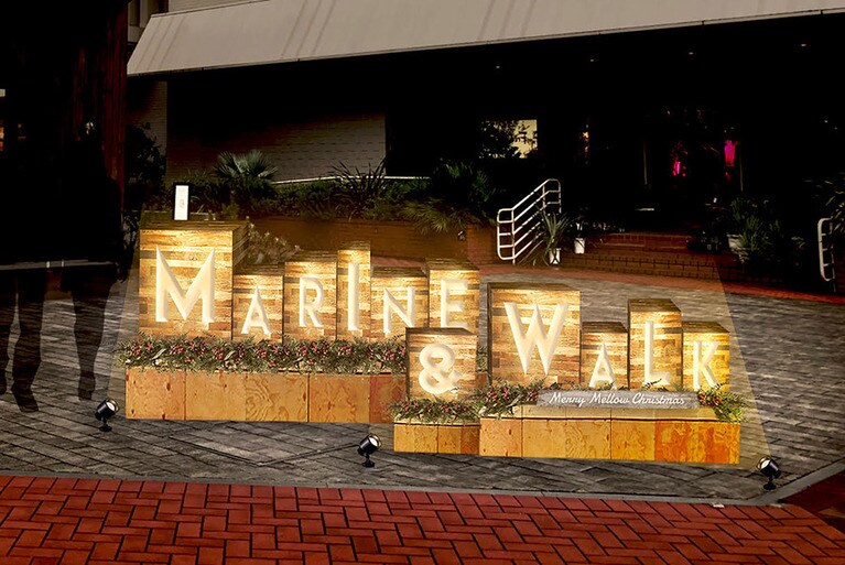 週末には、クリスマスの気分を盛り上げるマーケットが登場。廃材や流木、ヴィンテージファブリックを使用したインテリア雑貨や、都会的なプロダクトに「竹」の魅力を落とし込んだアーバンナチュラルなハンドメイドクラフトなど、クリスマスのギフトにもぴったりのアイテムが取り揃う。