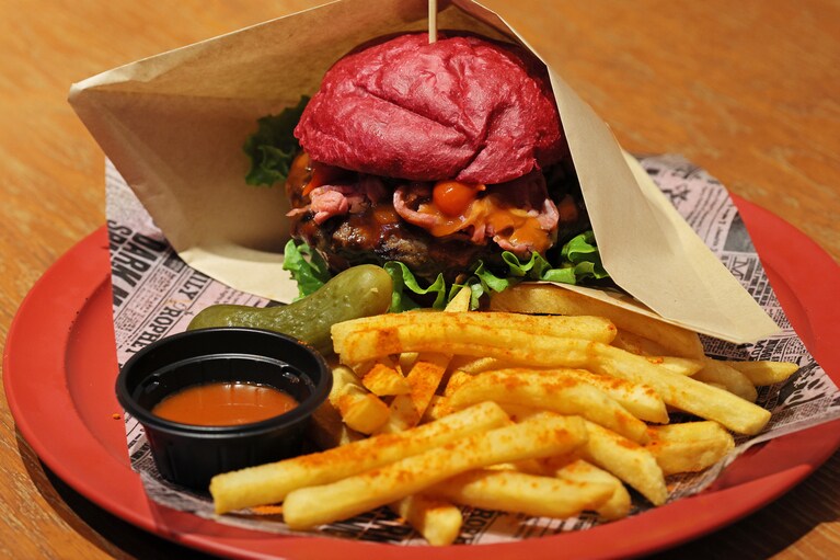 ダームストラングにインスパイアされたプレミアムバーガー。