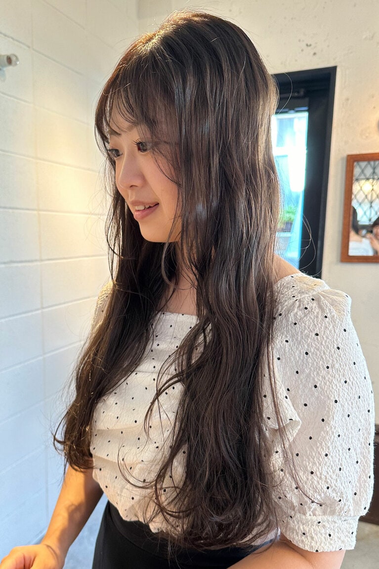 寒色系カラーで魅せる涼やかロング。