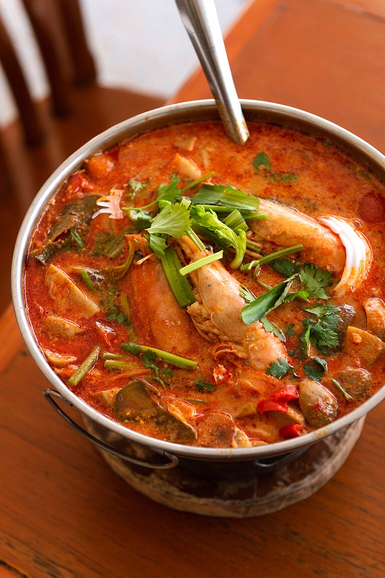 タイ料理といえばやっぱりこれ。“トムヤムクン” 380タイバーツ。