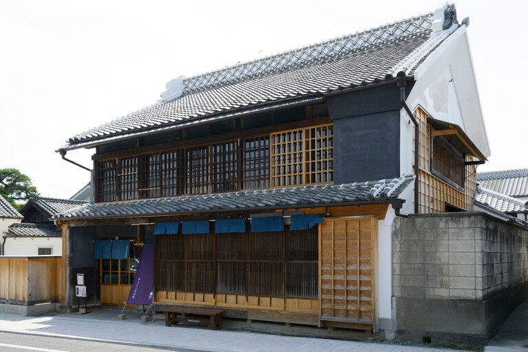 歴史を感じさせる、風格のある佇まい。