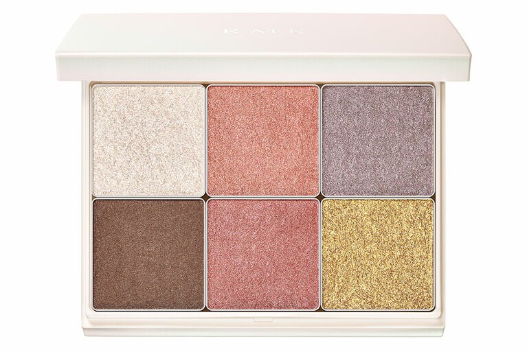 プリズマティックラスター アイシャドウパレット 全2種 各6,600円。写真は01。発売日：11月3日(水)※数量限定