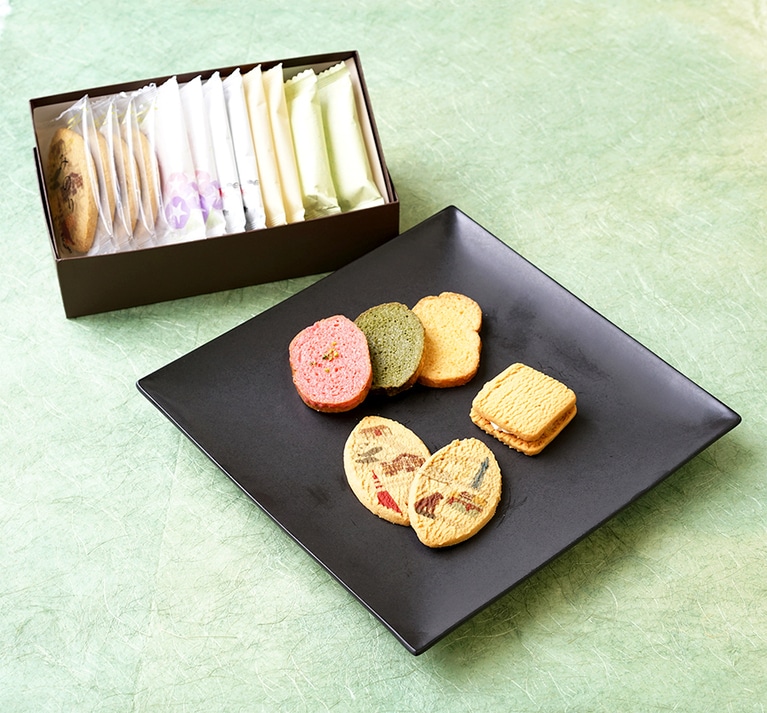 和楽紅屋 夏ギフト(12個入り) 1,400円／和楽紅屋(エキュート) ※夏季限定。