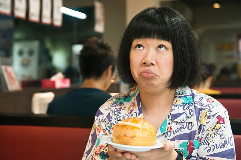 あつあつのポーローパオを「食べたいけれど、少し食べすぎかな？」と悩む伊藤さん。