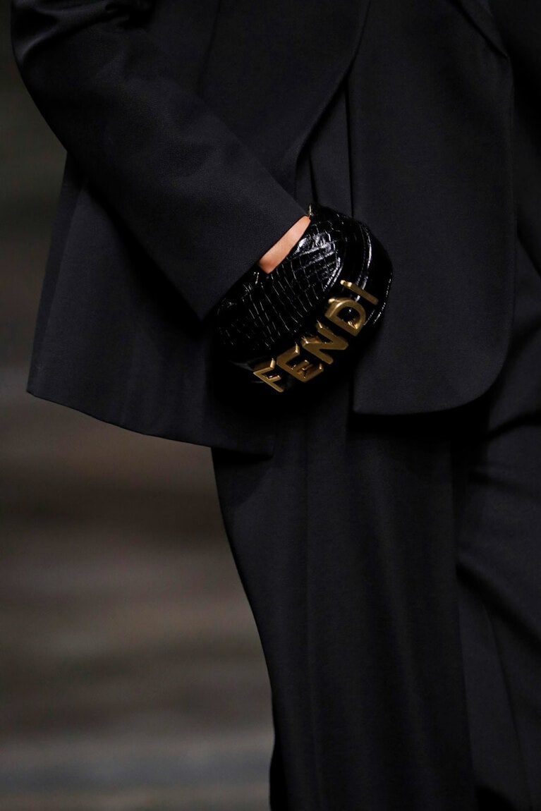 ナノ フェンディグラフィ 154,200円～。