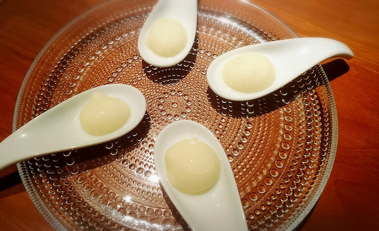 まずはヨーグルトで胃腸を調えて、と。