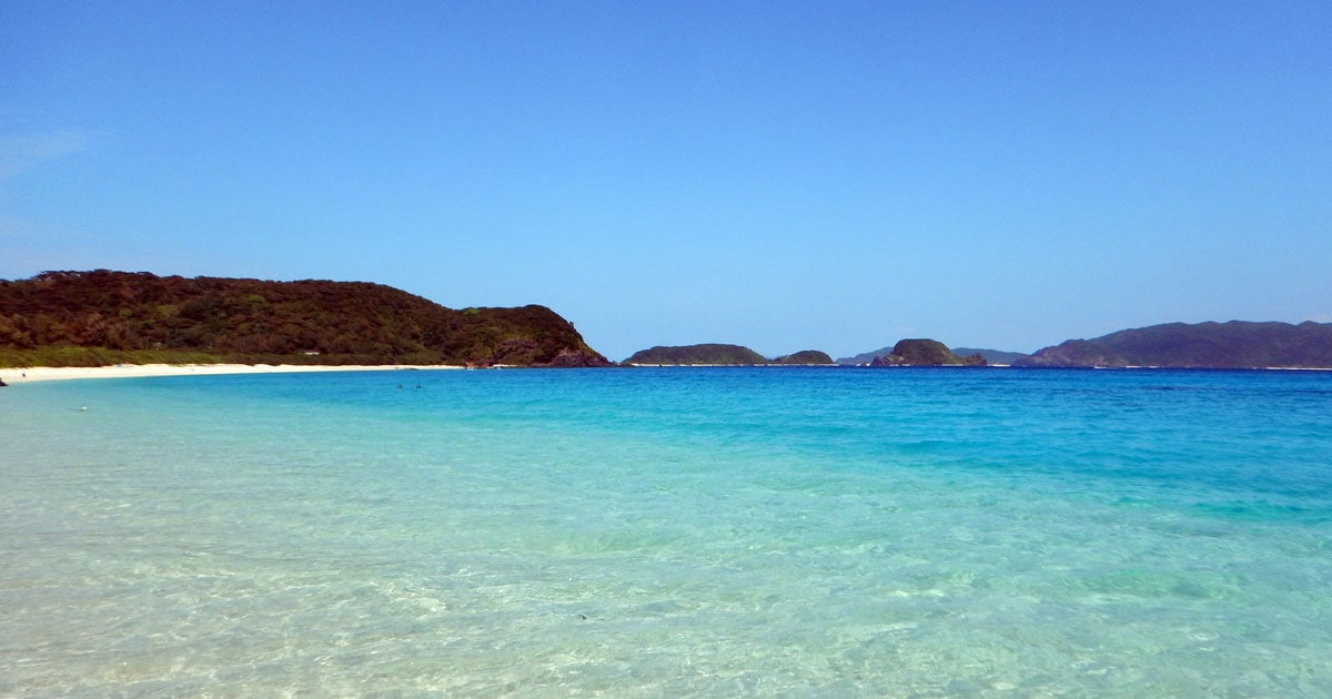 天国のジオラマのような座間味島！ 展望台から満喫するケラマブルーは