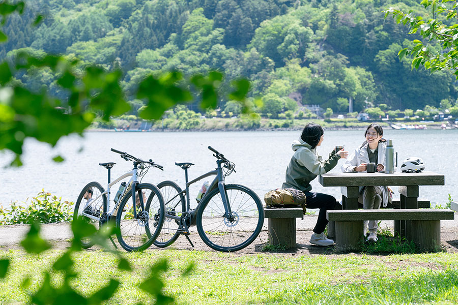 大池公園のベンチでブレイクタイム。