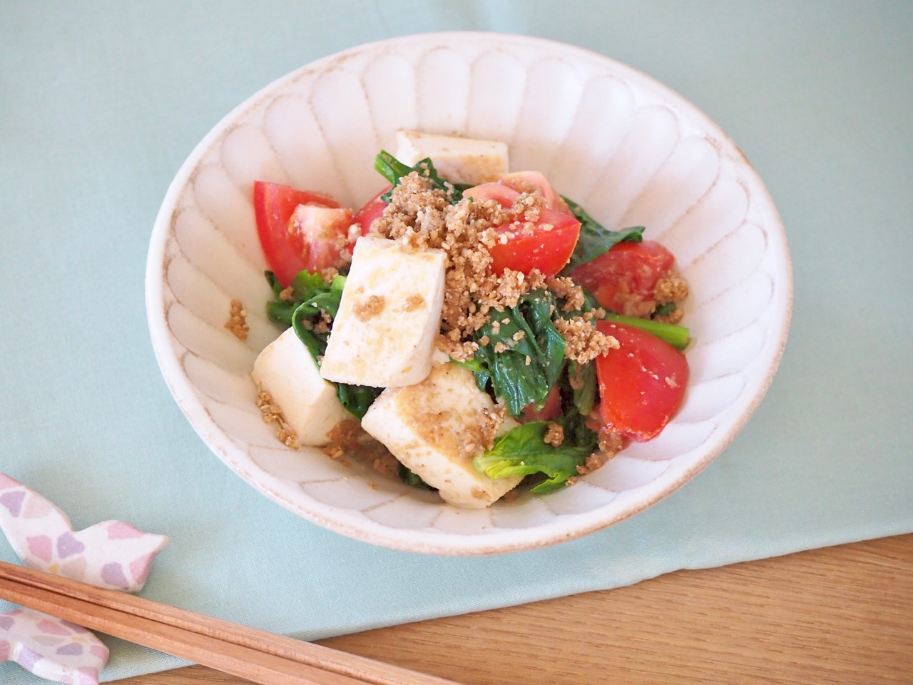 トマトと豆腐の胡麻和え。